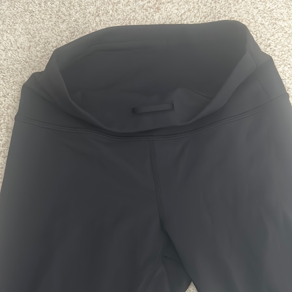 Size 6 lulu wunder under trains.